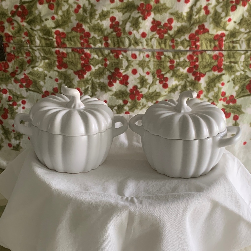 CROFTON White Pumpkin Serveware Set